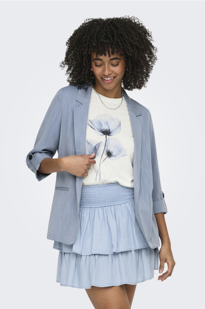 Only blauwe dames blazer | Model vooraanzicht