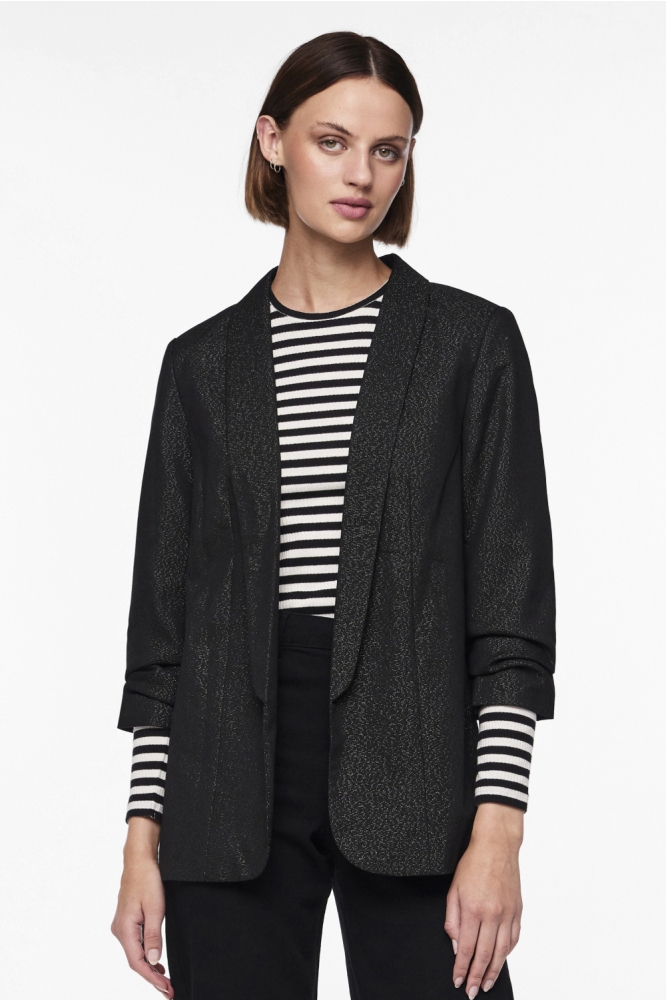 Pieces zwarte dames blazer | Model vooraanzicht