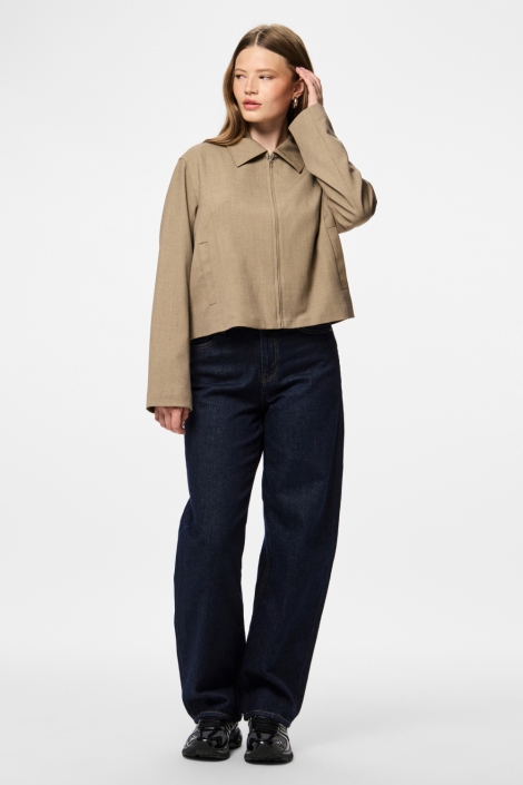 Pieces camel dames blazer | Model vooraanzicht