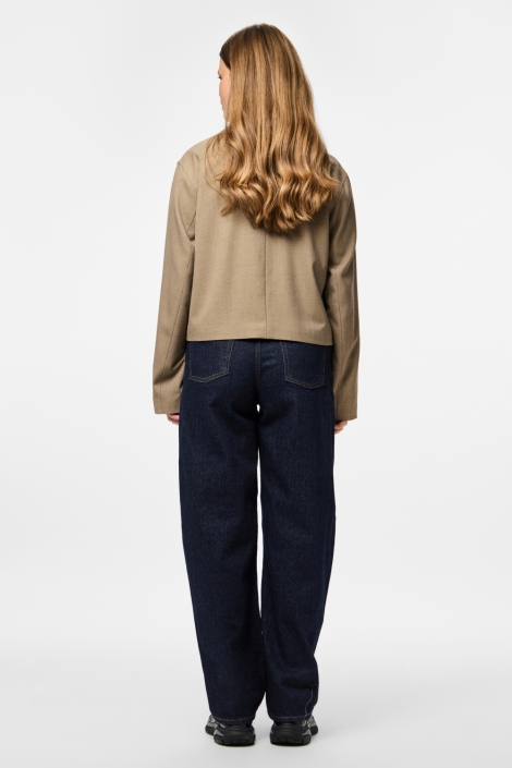 Pieces camel dames blazer | Model achteraanzicht