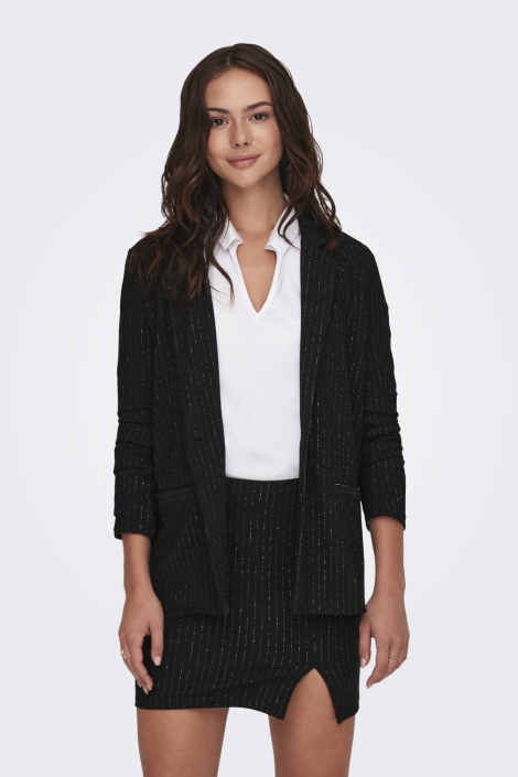 Jacqueline de Yong zwarte dames blazer | Model vooraanzicht