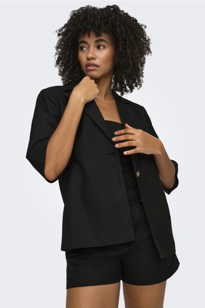 Only zwarte dames blazer | Model vooraanzicht