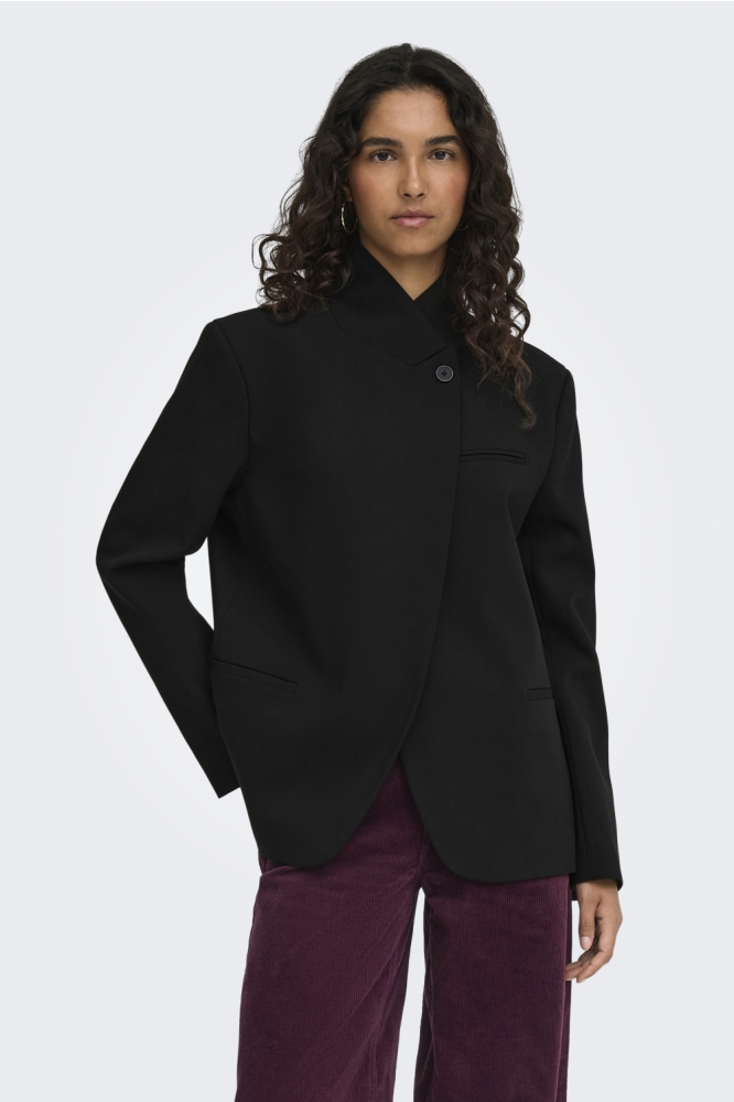 Only zwarte dames blazer | Model vooraanzicht