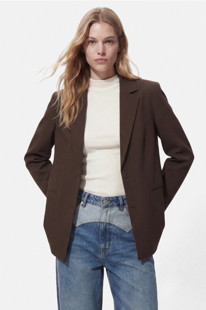 Pieces bruine dames blazer | Model vooraanzicht
