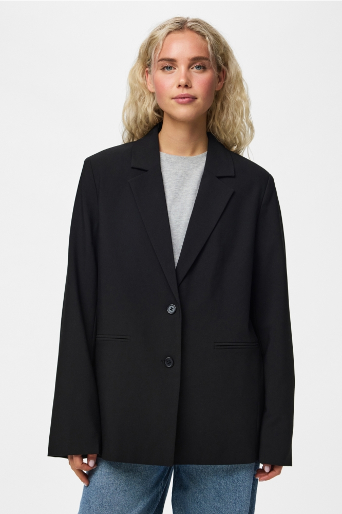 Pieces zwarte dames blazer | Model vooraanzicht