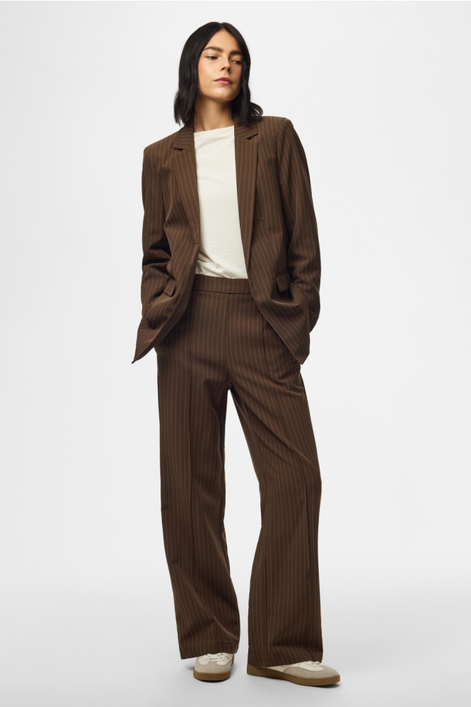 Pieces bruine dames blazer | Model vooraanzicht