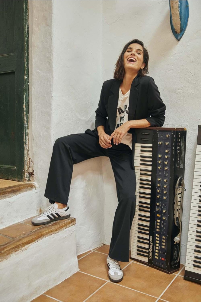 Freequent zwarte dames blazer | Sfeerbeeld, In situatie