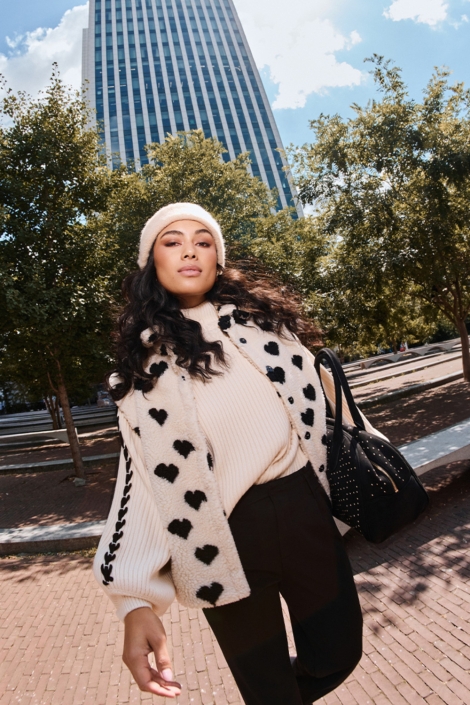 Lofty Manner beige dames gilet | Sfeerbeeld, In situatie