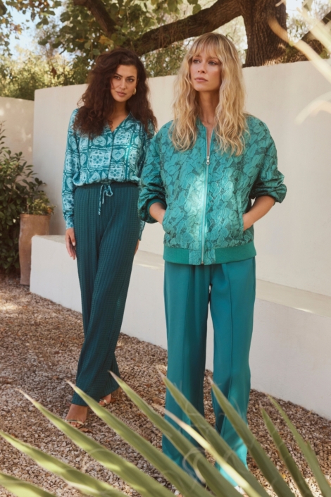 Lofty Manner groene dames vest | Sfeerbeeld, In situatie