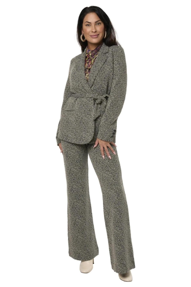 Tessa Koops zwarte dames blazer | Model