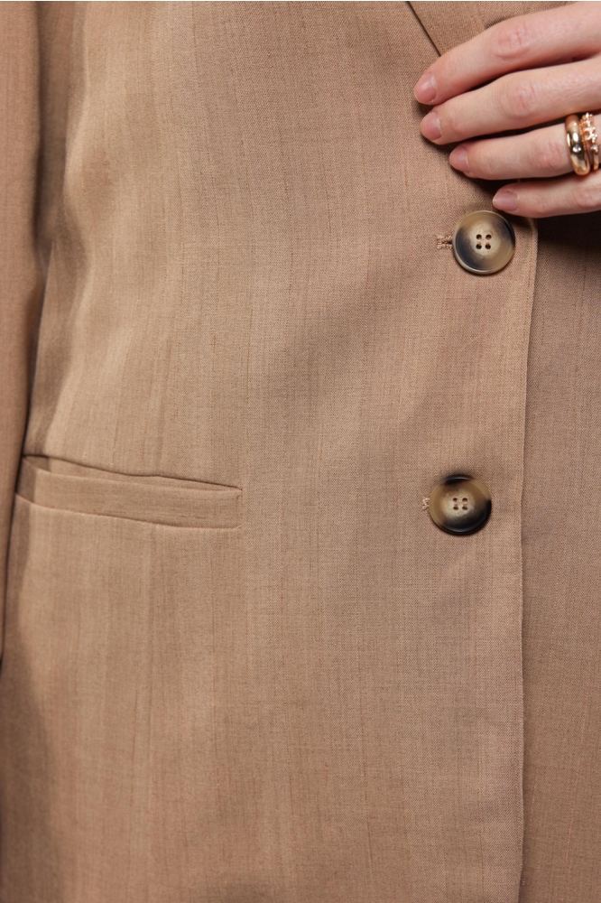 C&S The Label camel dames blazer | Close up