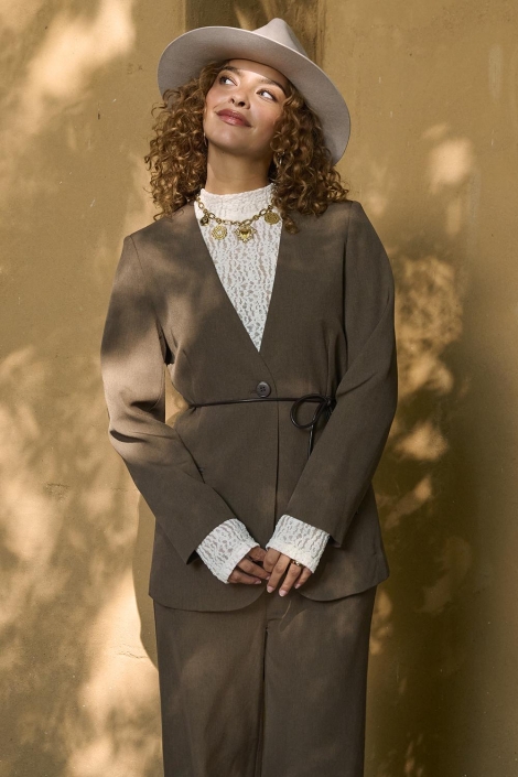 Ydence bruine dames blazer | Sfeerbeeld, In situatie