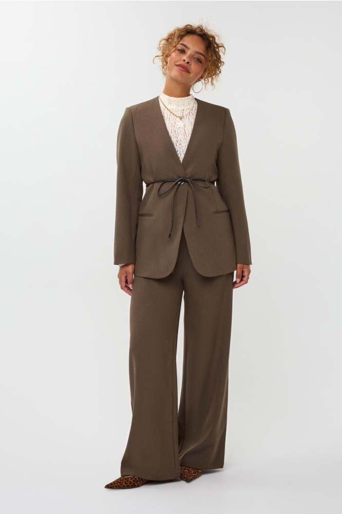 Ydence bruine dames blazer | Model