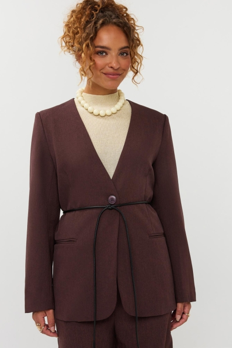 Ydence bruine dames blazer | Model vooraanzicht