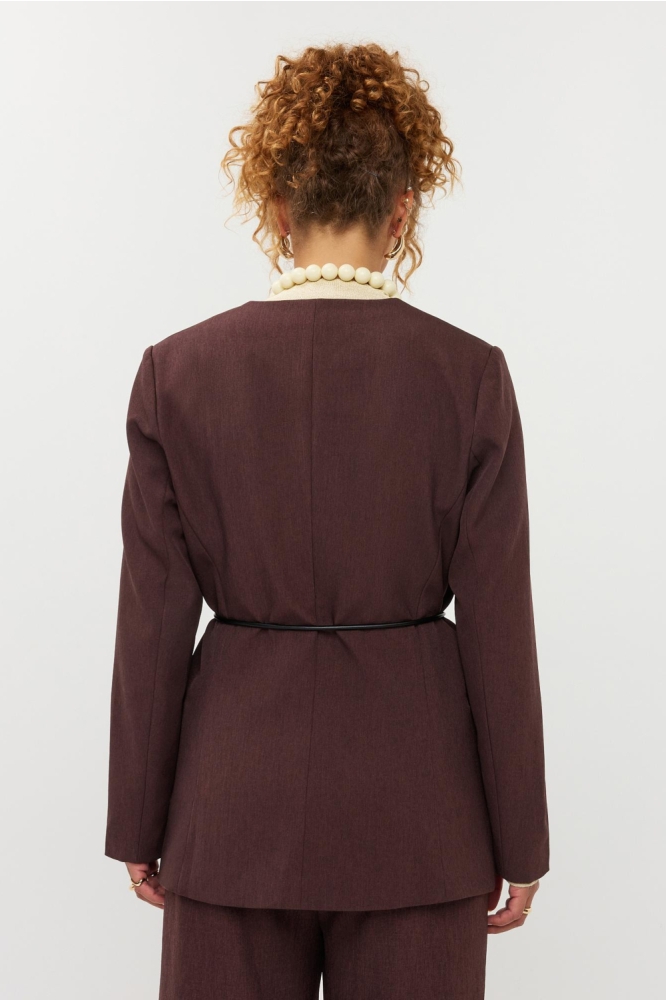 Ydence bruine dames blazer | Model achteraanzicht