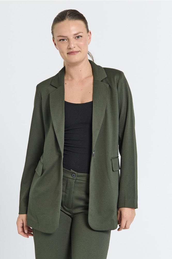 Freequent groene dames blazer | Model vooraanzicht
