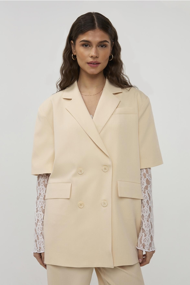 Studio Amaya gele dames blazer | Model vooraanzicht