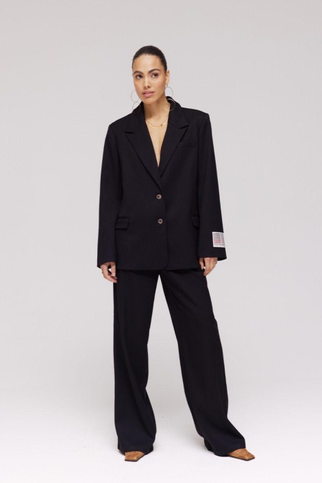 Harper & Yve zwarte dames blazer | Model