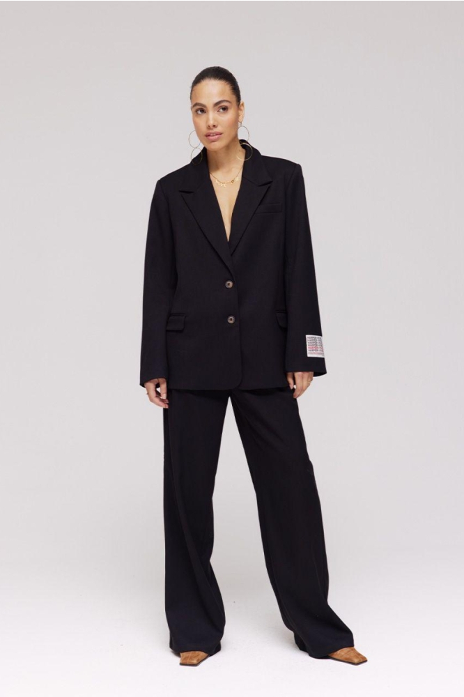 Harper & Yve zwarte dames blazer | Model