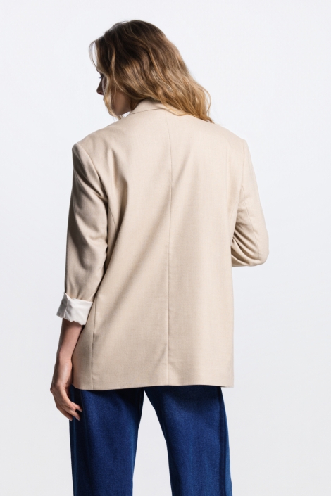 Juffrouw Jansen zand dames blazer | Model achteraanzicht