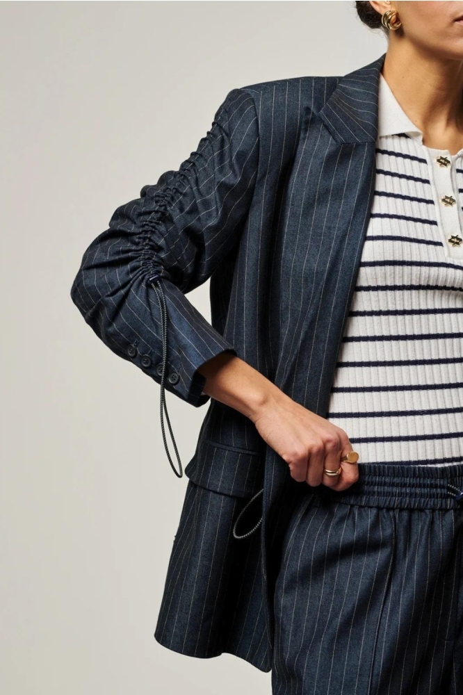 Aaiko blauwe dames blazer | Close up