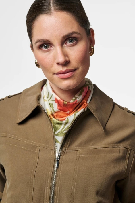 Aaiko groene dames jas | Close up