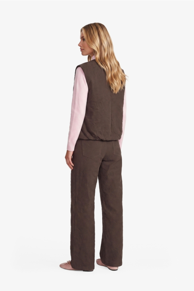 Fluresk bruine dames gilet | Model achteraanzicht