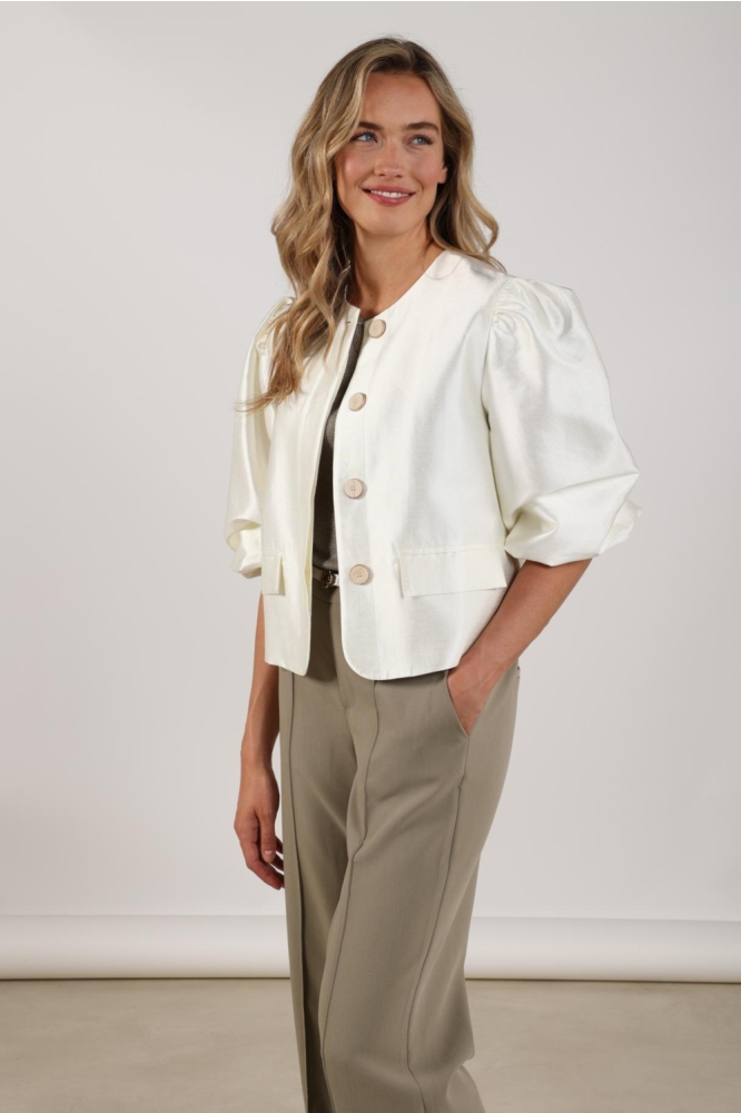 Nukus witte dames blazer | Model zijaanzicht