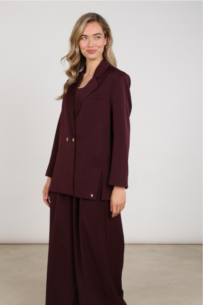 Nukus bordeaux dames blazer | Model zijaanzicht