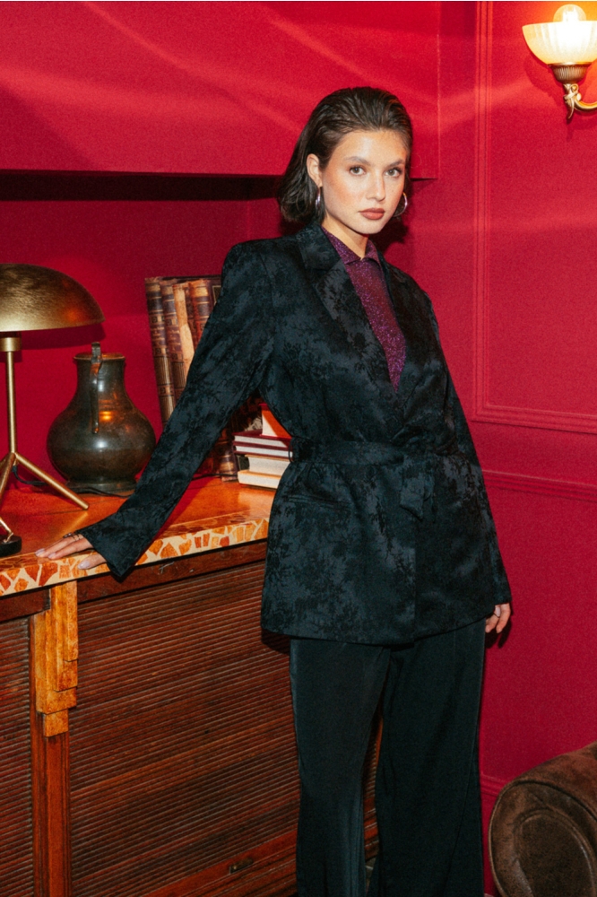 Fluresk zwarte dames blazer | Sfeerbeeld, In situatie