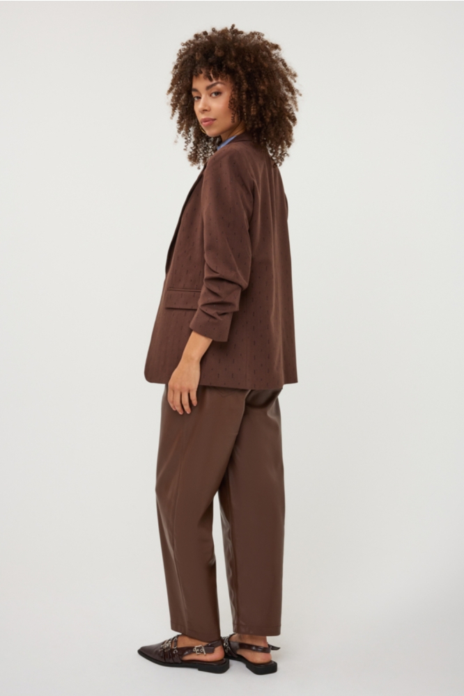 EsQualo bruine dames blazer | Model