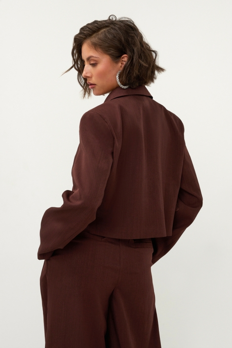 Studio Amaya bruine dames blazer | Model achteraanzicht