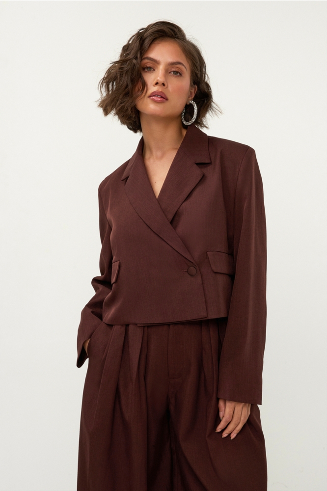 Studio Amaya bruine dames blazer | Model vooraanzicht