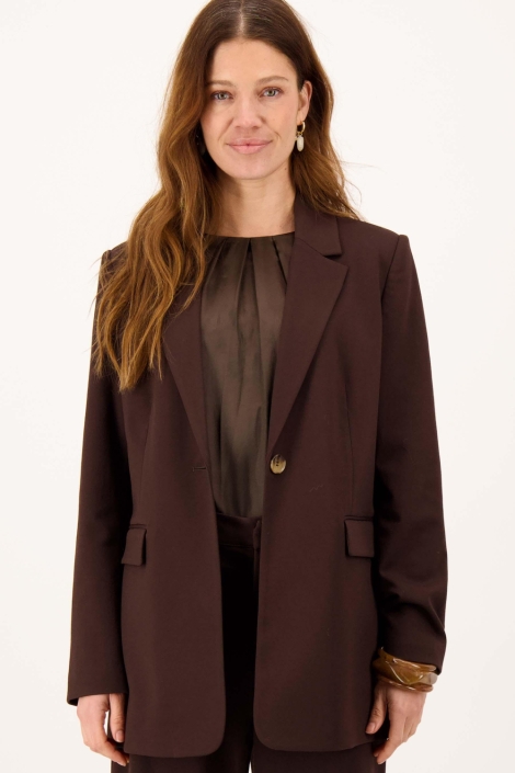 Zusss bruine dames blazer | Model vooraanzicht