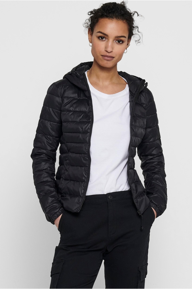 Only zwarte dames jas | Model vooraanzicht