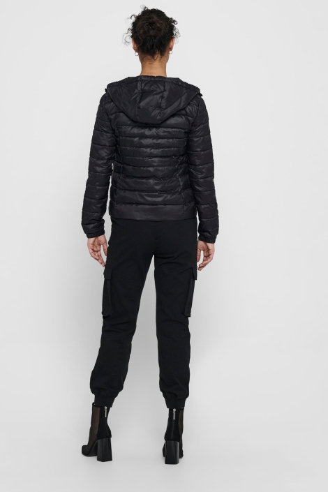 Only zwarte dames jas | Model achteraanzicht