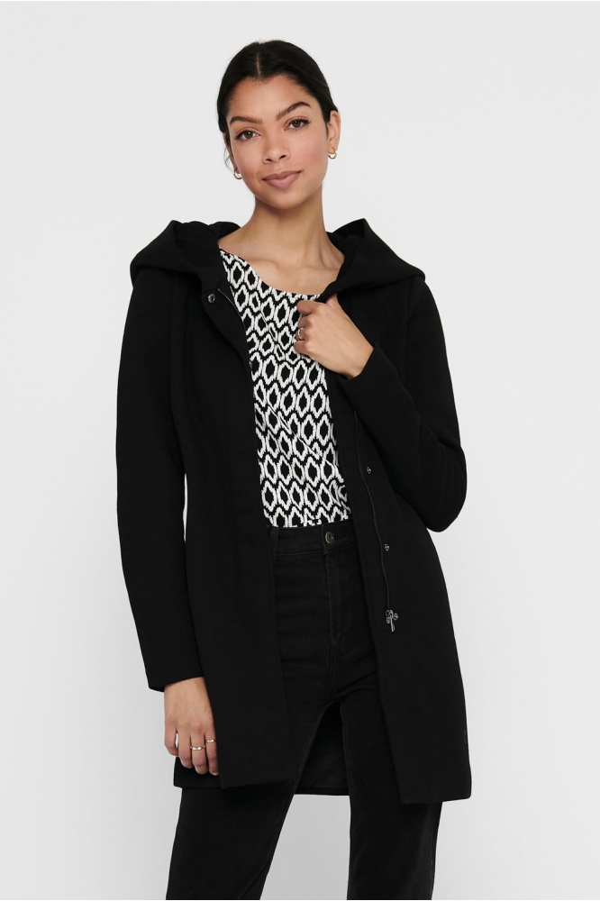 Only zwarte dames jas | Model vooraanzicht