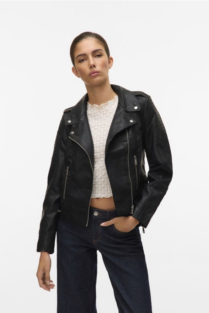 Vero Moda zwarte dames jas | Model vooraanzicht