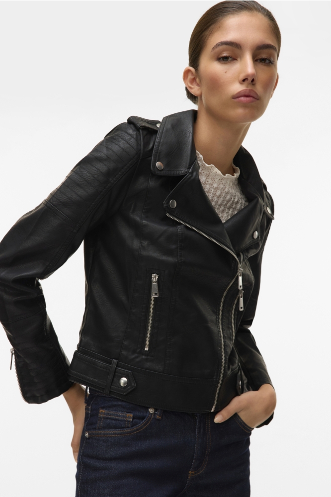 Vero Moda zwarte dames jas | Model vooraanzicht