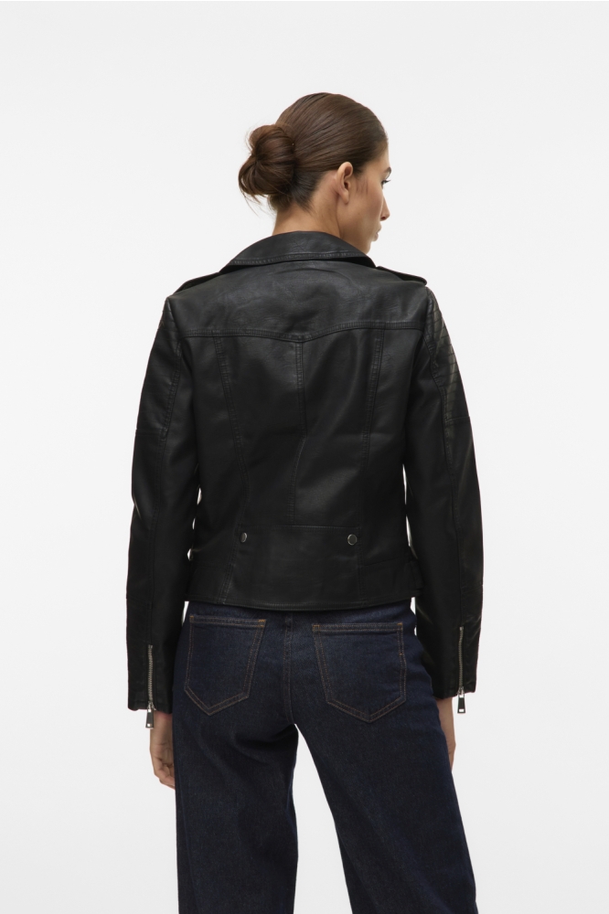 Vero Moda zwarte dames jas | Model achteraanzicht