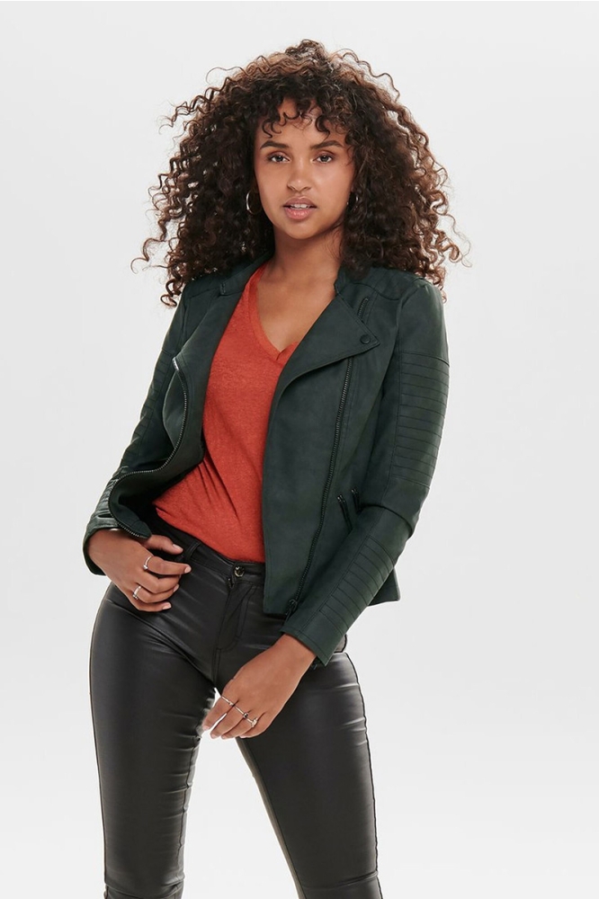 Only zwarte dames jas | Model vooraanzicht