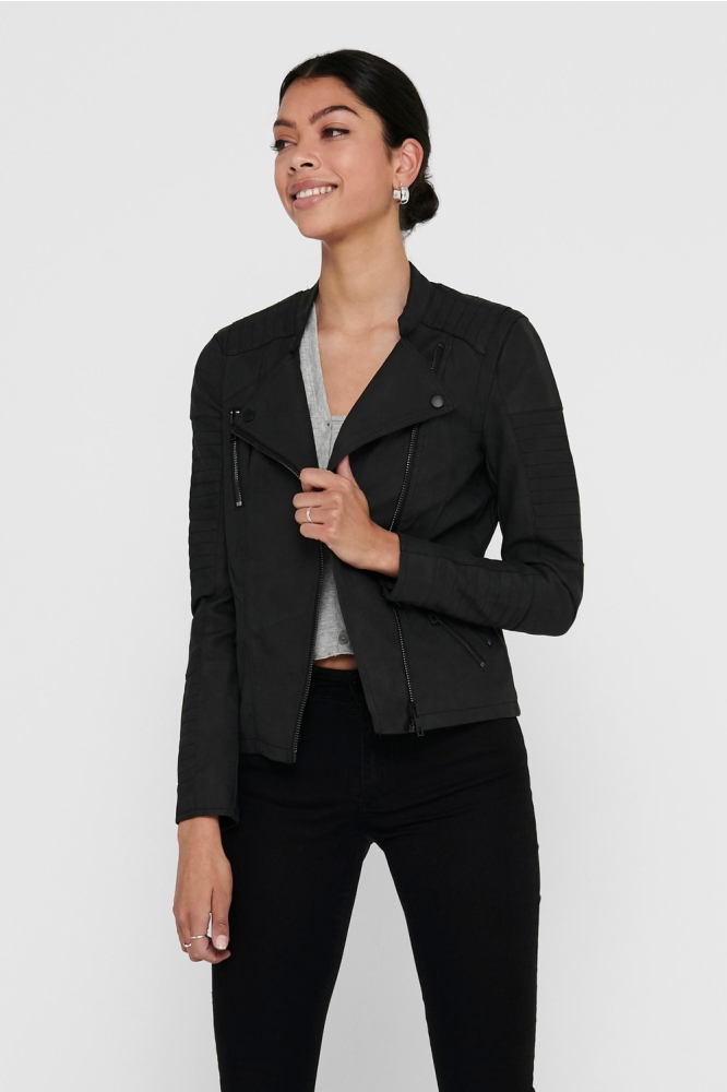 Only zwarte dames jas | Model vooraanzicht