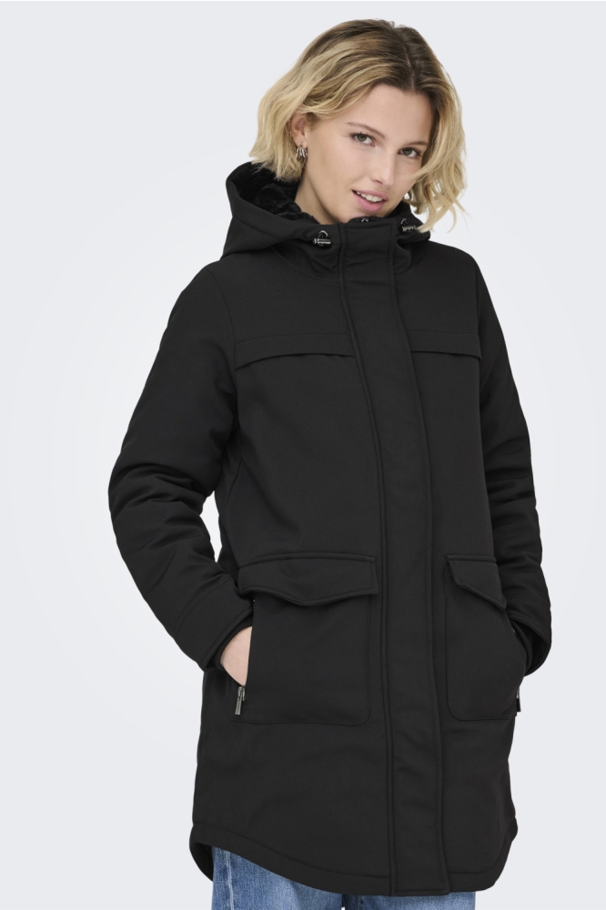 Only zwarte dames jas | Model vooraanzicht