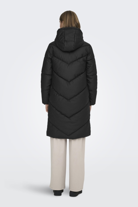 Jacqueline de Yong zwarte dames jas | Model achteraanzicht