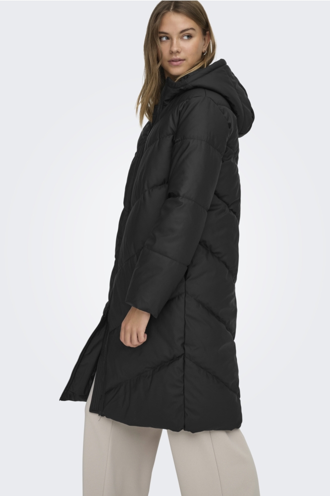 Jacqueline de Yong zwarte dames jas | Model zijaanzicht