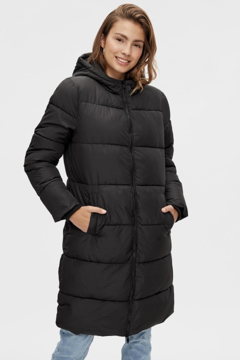 Pieces zwarte dames jas | Model vooraanzicht