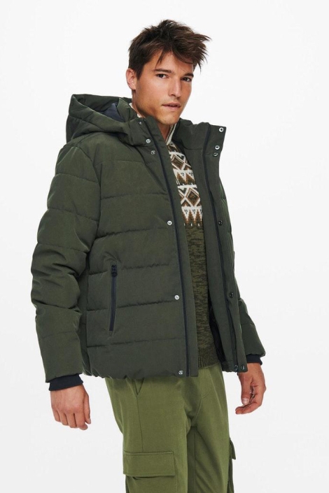 Only & Sons groene heren jas | Model vooraanzicht