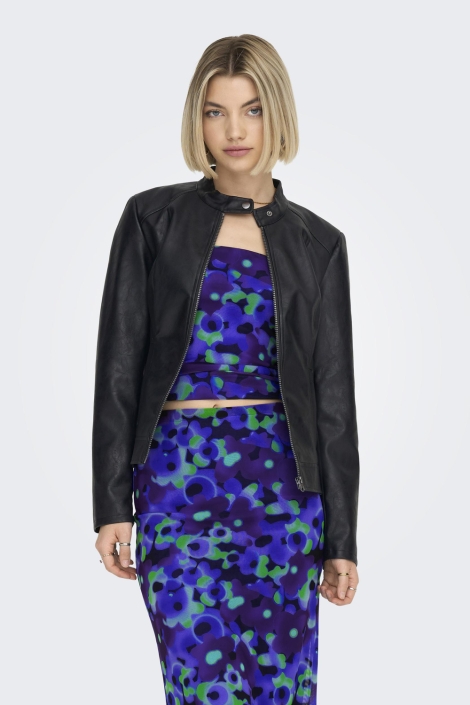 Jacqueline de Yong zwarte dames jas | Model