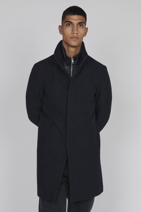 Matinique blauwe heren jas | Model vooraanzicht