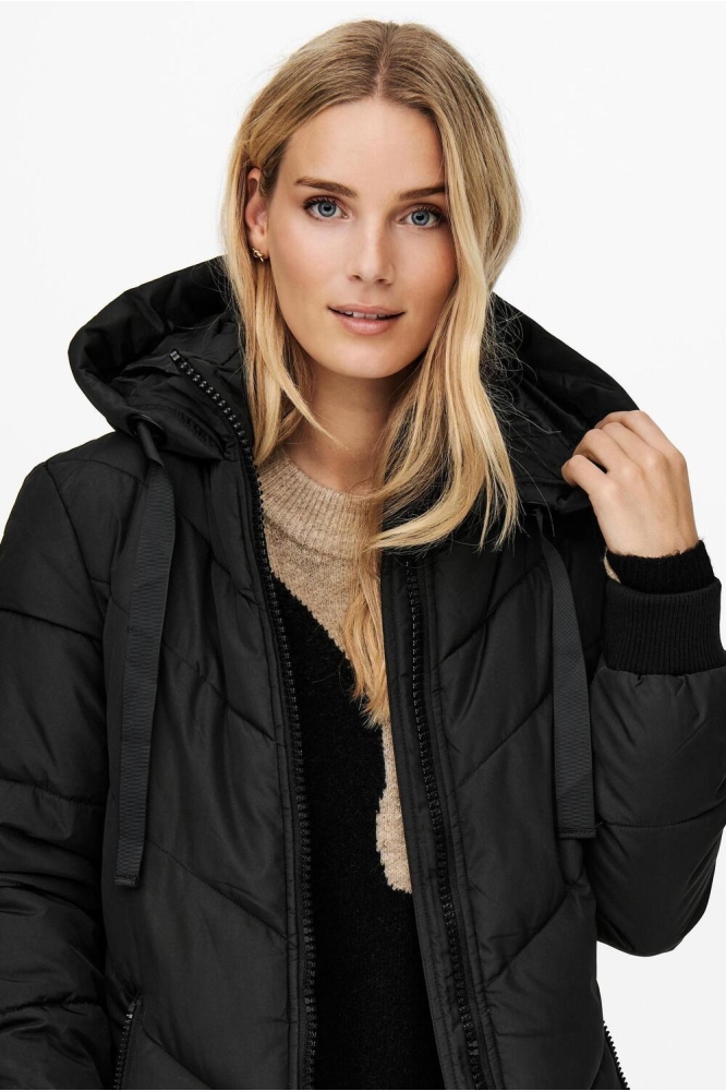 Jacqueline de Yong zwarte dames jas | Close up